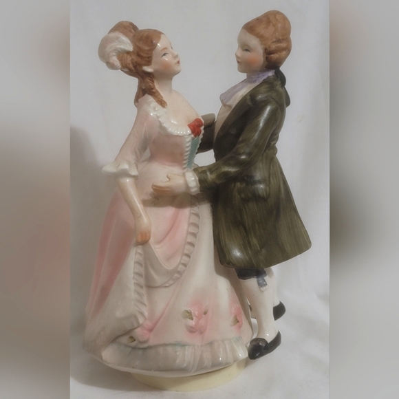 Vintage Sankyo Music Box Victorian Dancing Couple Japan - Picture 1 of 12
